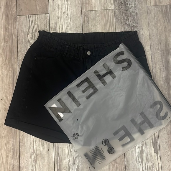 SHEIN Pants - SHEIN Sexy Plus Paperbag Waist Roll Hem shorts